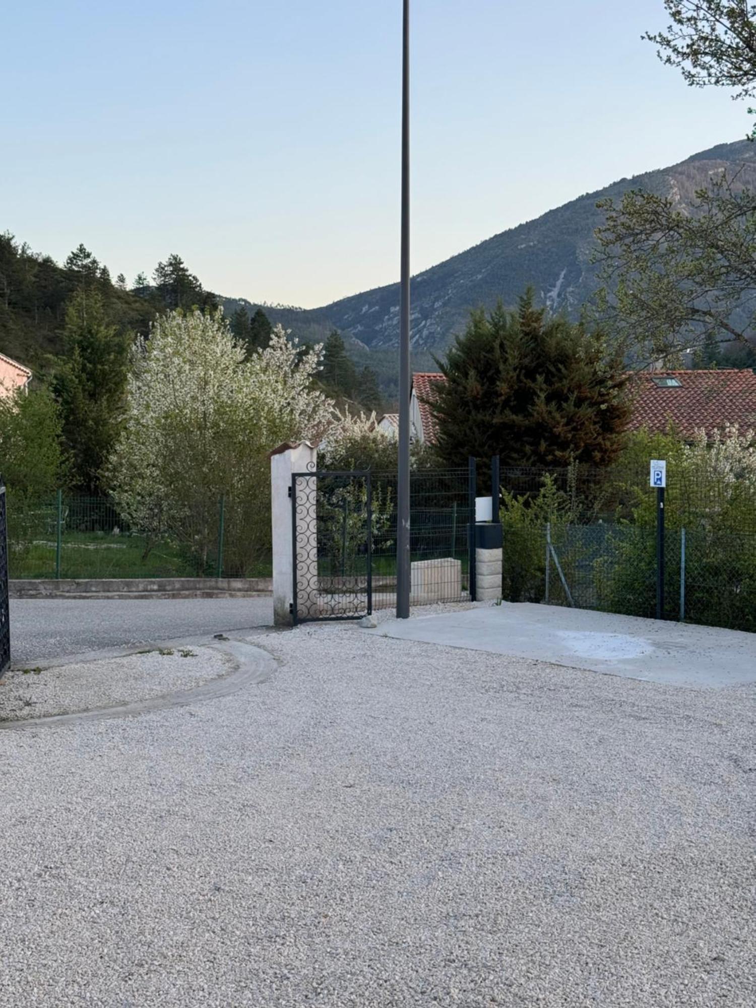 Bnb Castellane Chambre D'Hotes B&B Exterior foto
